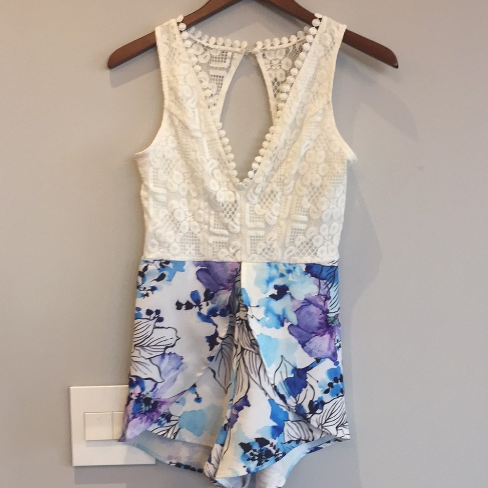 Tobi Low Cut Lace Floral Romper - Small